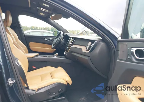 2022 Volvo Xc60 B5 Inscription z USA, uszkodzony, nr VIN YV4L12RL2N1961040